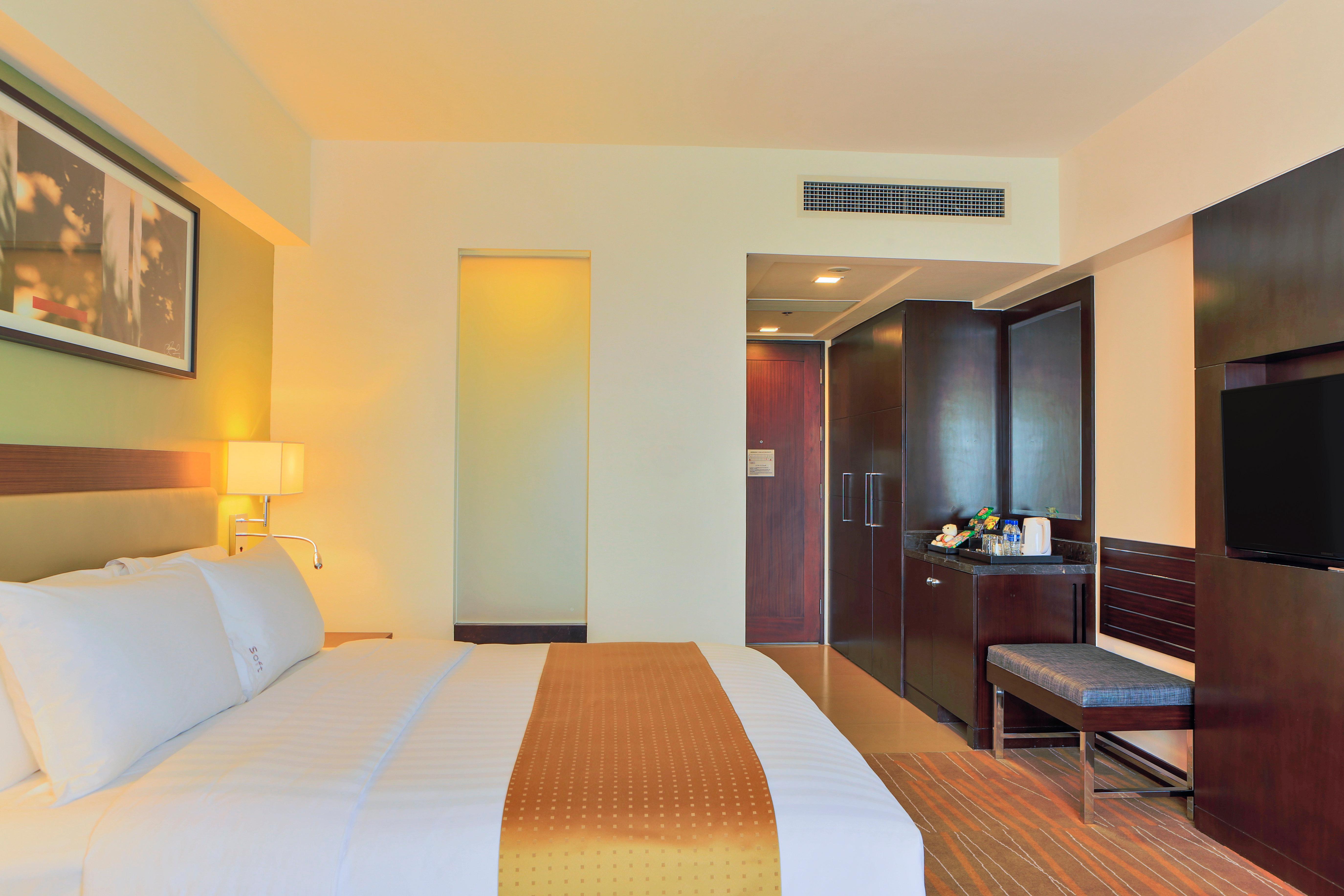 Holiday Inn & Suites Makati By Ihg San Pedro Makati Exterior foto A room at the hotel