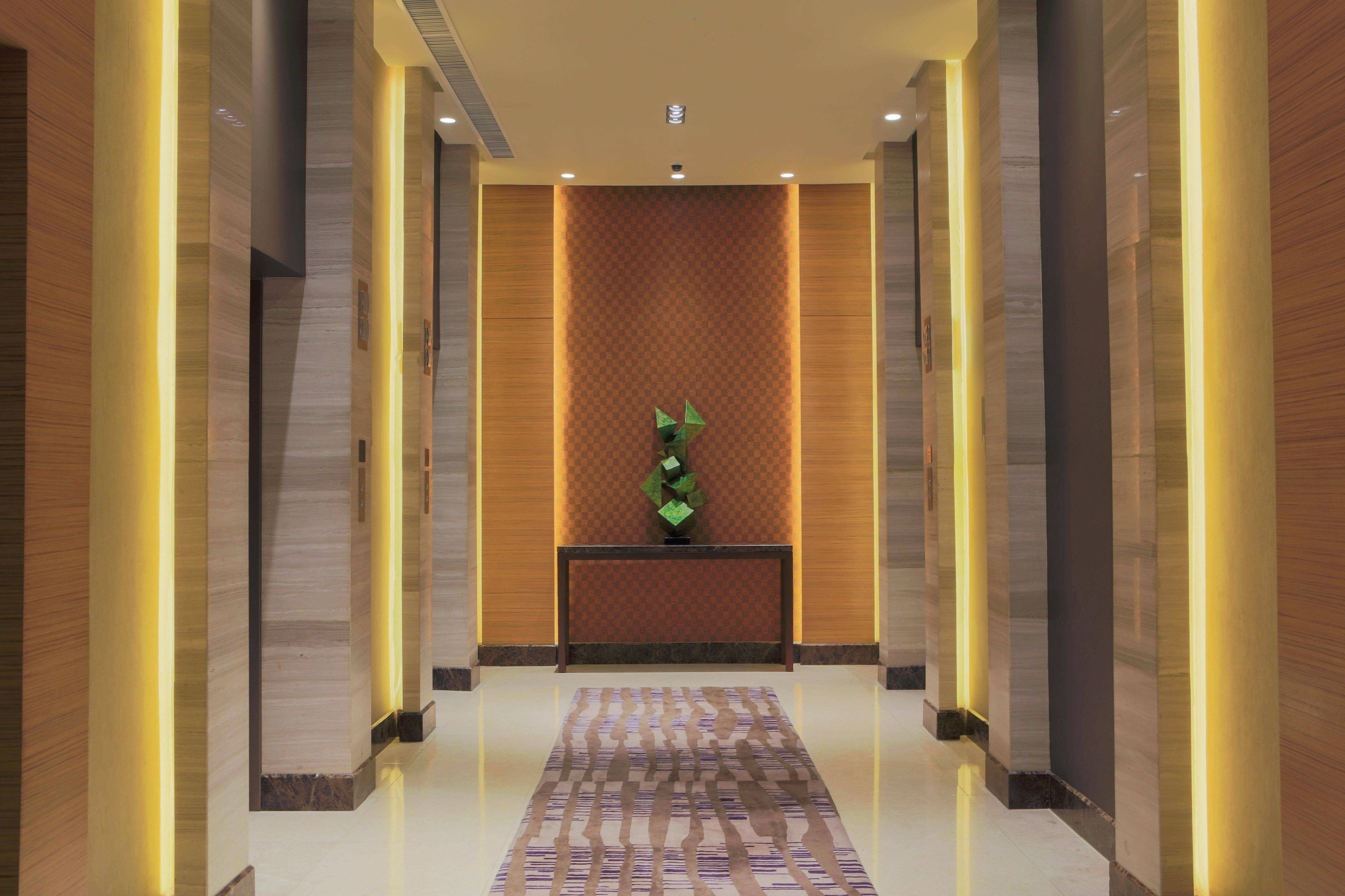 Holiday Inn & Suites Makati By Ihg San Pedro Makati Exterior foto The interior of the hotel