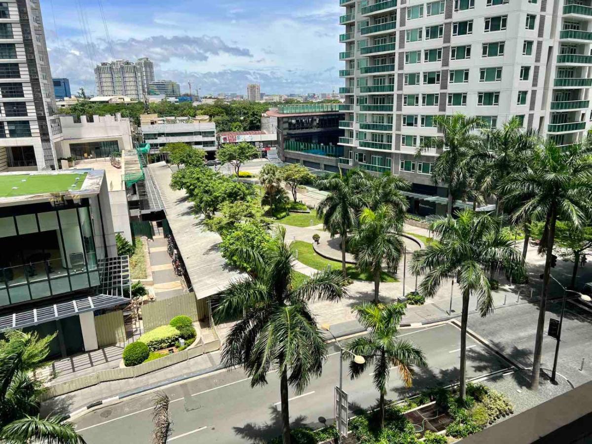 Holiday Inn & Suites Makati By Ihg San Pedro Makati Exterior foto Rockwell Center