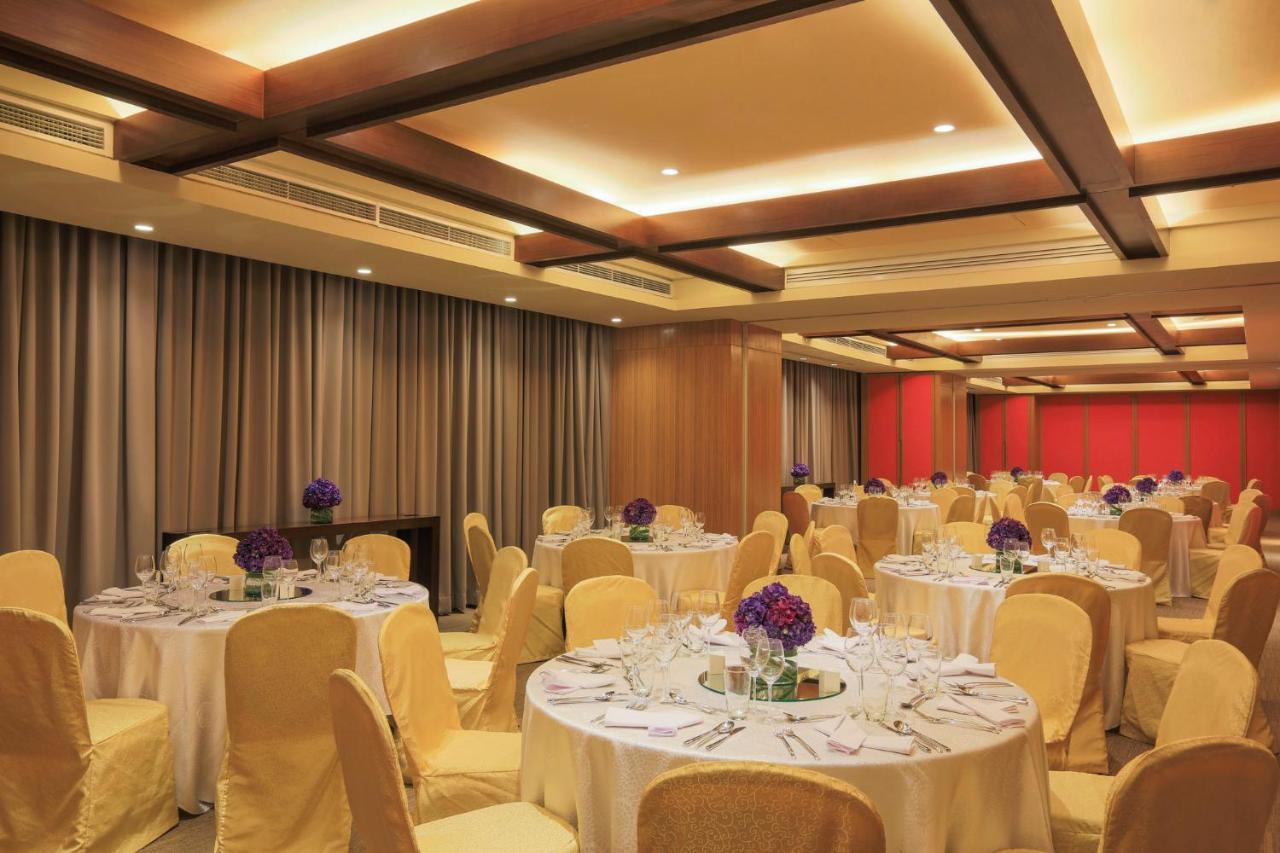 Holiday Inn & Suites Makati By Ihg San Pedro Makati Exterior foto The ballroom