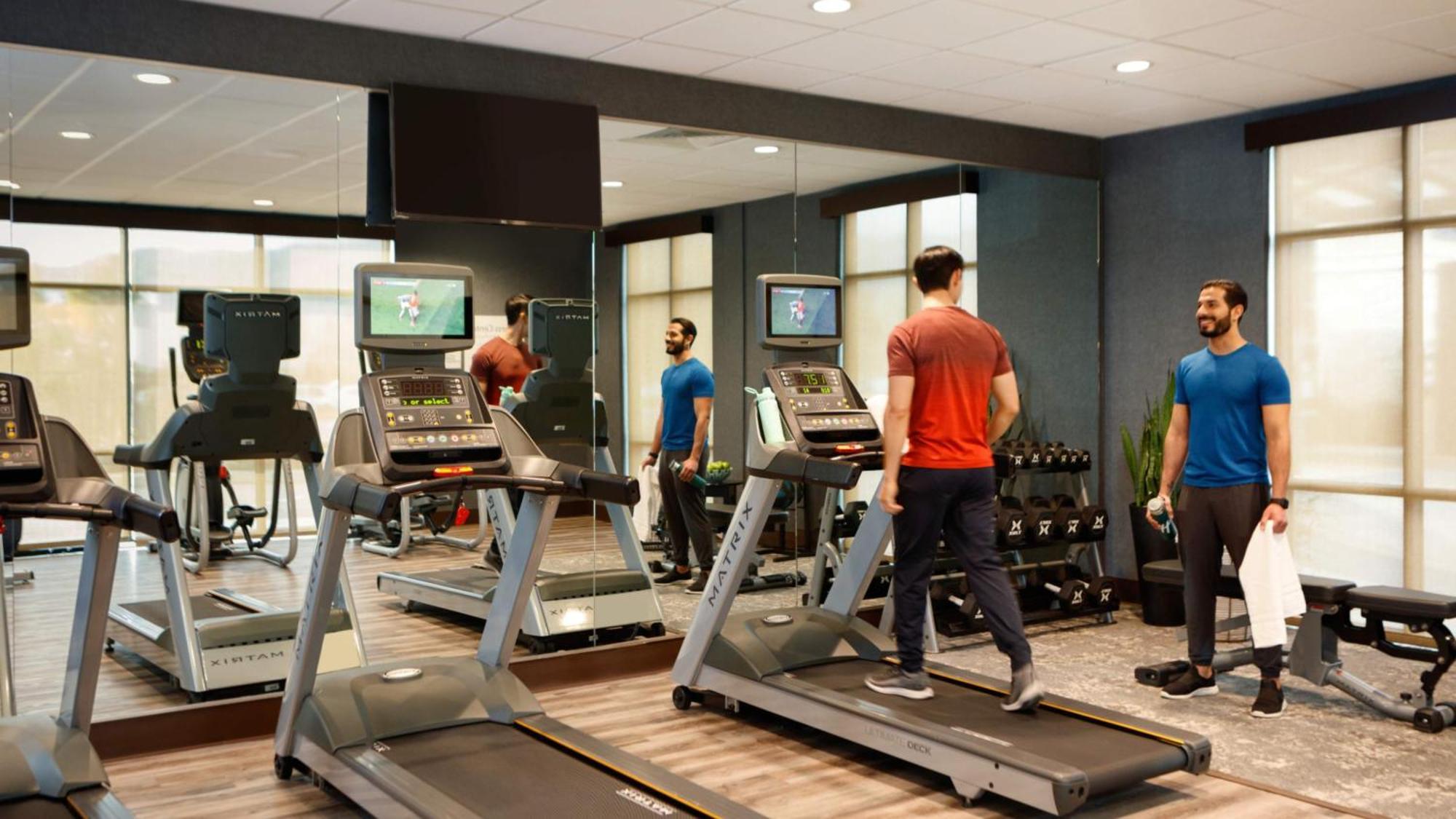 Holiday Inn & Suites Makati By Ihg San Pedro Makati Exterior foto The gym at the hotel